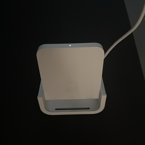 Logi iPhone Charger White - Picture 5 of 5